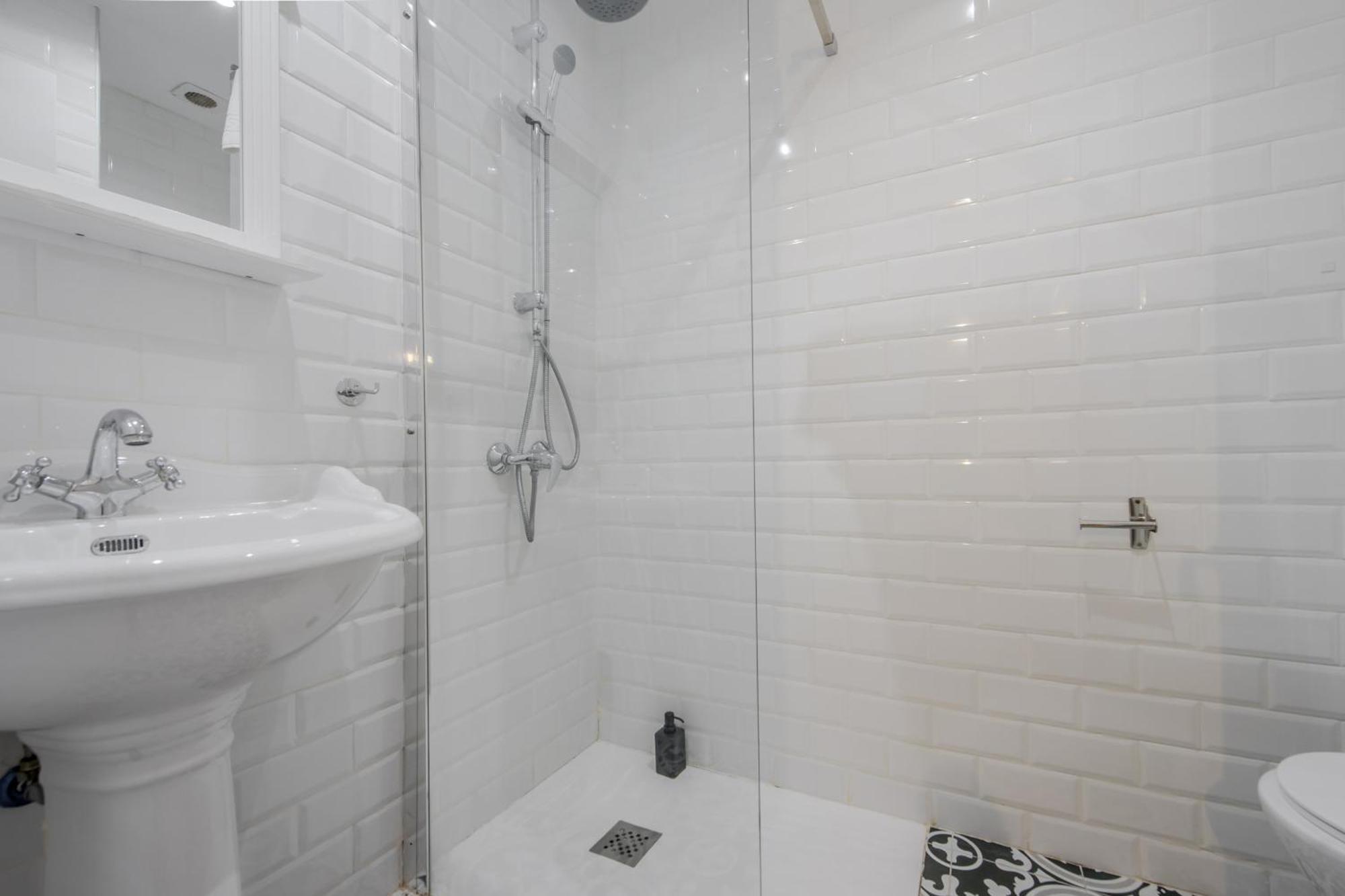 C-Cabeza Cool Apt Para 7 Al Lado De Tirso De Molina E1 Madrid Ngoại thất bức ảnh
